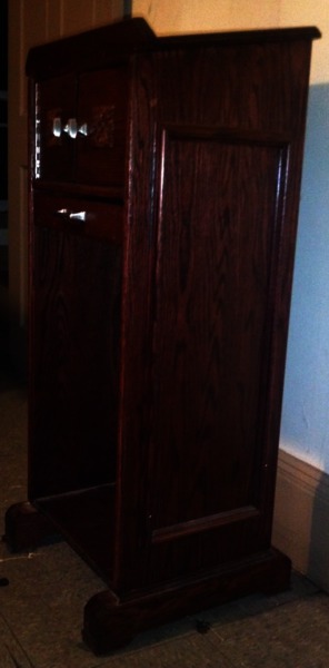 Side view of a finished shtender